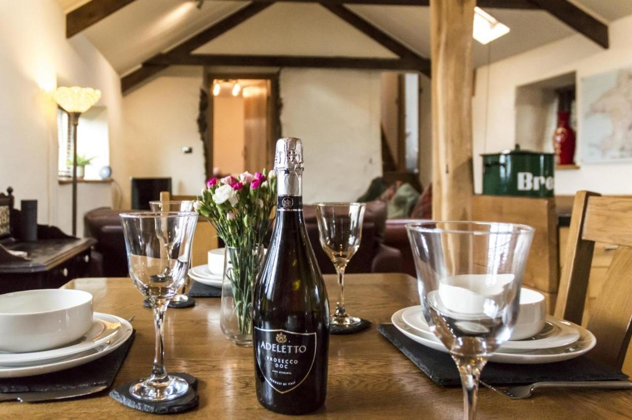Foxglove - Luxurious Barn Conversion - Blossom Farm Johnston Exterior foto