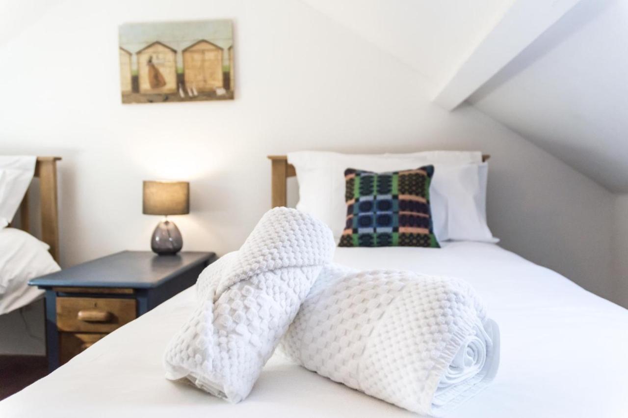 Foxglove - Luxurious Barn Conversion - Blossom Farm Johnston Exterior foto