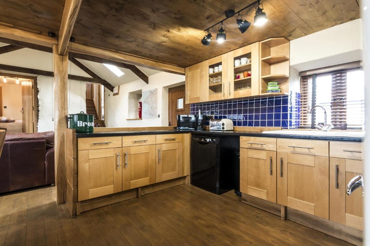 Foxglove - Luxurious Barn Conversion - Blossom Farm Johnston Exterior foto